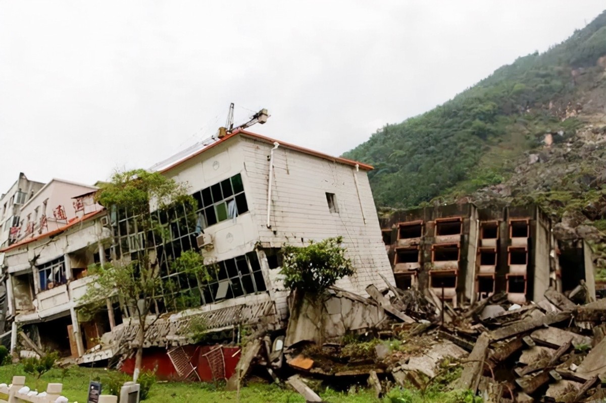 汶川地震空投收音机17万台，救灾部队人手一台！这东西有何妙用？