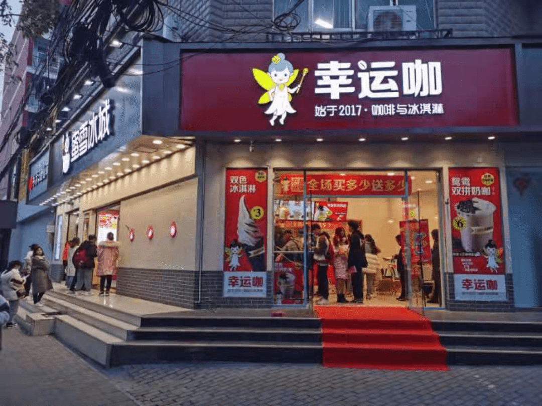 瑞幸真正的敌人：门店开出1300家，拿铁只要6块钱